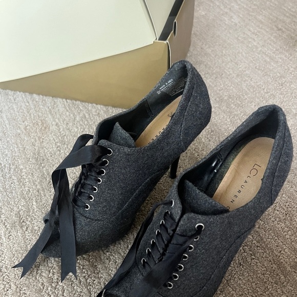 Lauren Conrad - women’s wool grey lace up heels size 8 - Picture 8 of 8